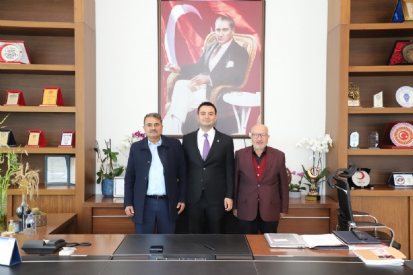 Odamız Geçmiş Dönem Meclis Üyesi Kemal İNAN ve Geçmiş Dönem 6. Meslek Komitesi Başkanı Mevlüt YAZAR´dan Yönetim Kurulu Başkanı İzzet VOLKAN´a Tebrik Ziyareti