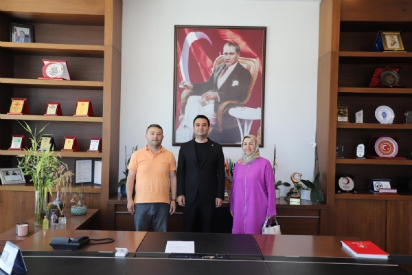 Çorlu Nusratiye Mahalle Muhtarı Cemile DOĞRU ve Trakkent İnşaat ve Gayrimenkul Firma Sahibi Hilmi DOĞRUdan Odamız Yönetim Kurulu Başkanı İzzet VOLKANa Ziyaret