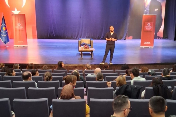 Mutlu ve Başarılı Çocuk Nasıl Yetiştirilir Çocuğum İlkokula Hazır mı? Konulu Seminer Odamızda Gerçekleşti