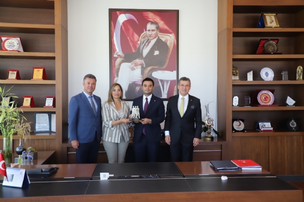 Tekirdağ Büyükşehir Belediye Başkanı Dr. Candan YÜCEER ve Çorlu Belediye Başkanı Ahmet SARIKURT´tan Çorlu Ticaret ve Sanayi Odası´na Ziyaret