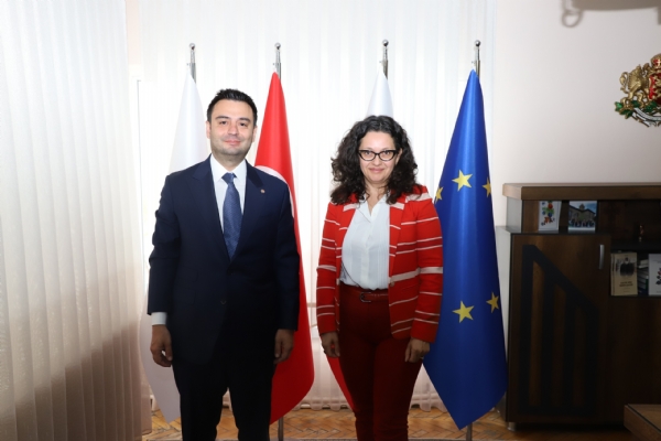 Çorlu TSO Yönetim Kurulu Başkanı İzzet Volkan´dan Bulgaristan Başkonsolosu Sayın Radoslava Kafedzhiyska´ya Ziyaret