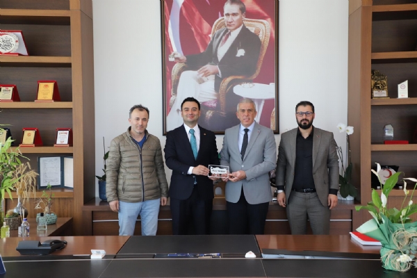 Çorlu Madeni Eşya Elektrikli Aletler Sanatkarlar Odası Başkanı Murat UĞUR, Odamız Meclis Üyesi Ramazan YAMAN, Çorlu TSO Yönetim Kurulu Başkanı İzzet VOLKANa Ziyarette Bulundu