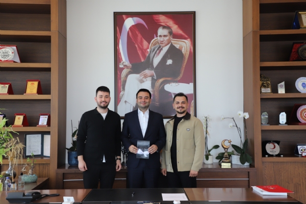 CHP Çorlu İlçe Başkan Yardımcısı Ege SEZER ile Devin Atelier Firma Yetkilisi Gökhan OĞAN Çorlu TSO Yönetim Kurulu Başkanı İzzet VOLKANı Ziyaret Etti