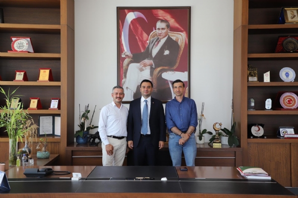 A3 Gıda Sanayi Deha Yemek Firma Direktörü Emre CİNDİLLİ ve Marka Pazarlama Sorumlusu Çağrı ÖZEN´den Çorlu Ticaret ve Sanayi Odası Yönetim Kurulu Başkanı İzzet VOLKAN´a Ziyaret