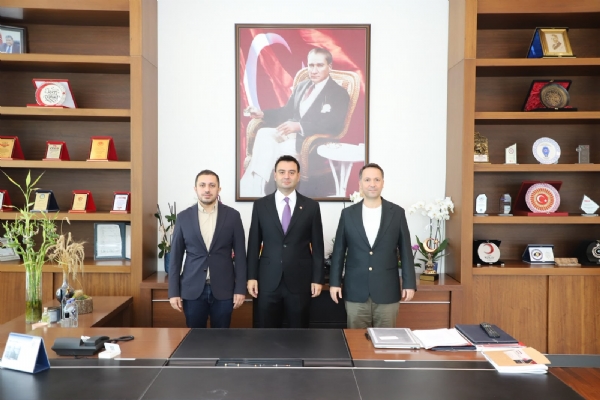 Mali Müşavir Levent GÜLÜMSER ve TURK Bağımsız Denetim A.Ş. Şirket Ortağı Gökhan AYAYDIN´dan Yönetim Kurulu Başkanı İzzet VOLKAN´a Tebrik Ziyareti