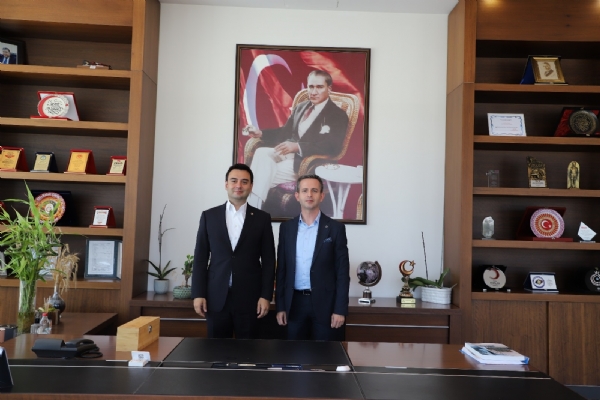 Romanya Türk İşadamları Derneği Yönetim Kurulu Üyesi Tayfur Aydın, Çorlu Ticaret ve Sanayi Odası Yönetim Kurulu Başkanı İzzet Volkanı makamında Ziyaret Etti