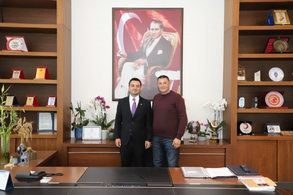 Önerler Mahallesi Muhtarı Yusuf YILDIRIM´dan Çorlu Ticaret ve Sanayi Odası Yönetim Kurulu Başkanı İzzet VOLKAN´a Tebrik Ziyareti
