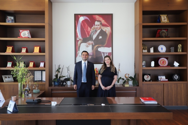 Çorlu TSO Başkanlık Sekreteri Esin ÖZEL TEKİRDAĞ´dan, Yönetim Kurulu Başkanı İzzet VOLKAN´a Veda Ziyareti