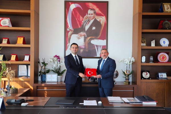 Çorlu İlçe Milli Eğitim Müdürü Hüseyin ERDOĞAN´dan Çorlu TSO Yönetim Kurulu Başkanı İzzet VOLKAN´a Ziyaret