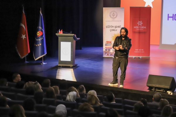 Çorlu Ticaret ve Sanayi Odası, Çorlu ilçe Milli Eğitim Müdürlüğü ve Mektebim İş Birliğinde Düzenlenen “Daha İyi Nasıl Öğrenirim?” Konferansı Enis Sülün Konferans Salonunda Gerçekleşti