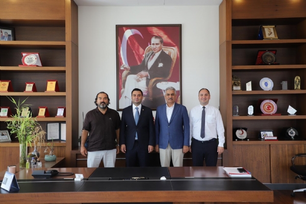 Tekirdağ Aile ve Sosyal Hizmetler İl Müdürü Hüseyin ÖZDEMİR, KOSGEB İl Müdürü Ceyhan Bahadır KARATAŞ ve Han İnşaat Yetkilisi Gökhan YILDIZ´dan Odamız Yönetim Kurulu Başkanı İzzet VOLKAN´a Ziyaret