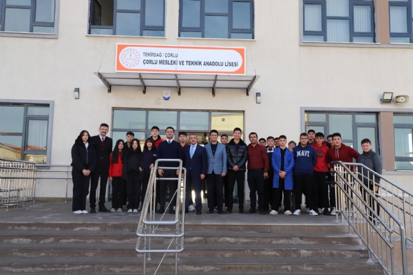 Çorlu Ticaret ve Sanayi Odası Yönetim Kurulu Başkanı İzzet VOLKAN´dan Çorlu Mesleki ve Teknik Anadolu Lisesine Ziyaret